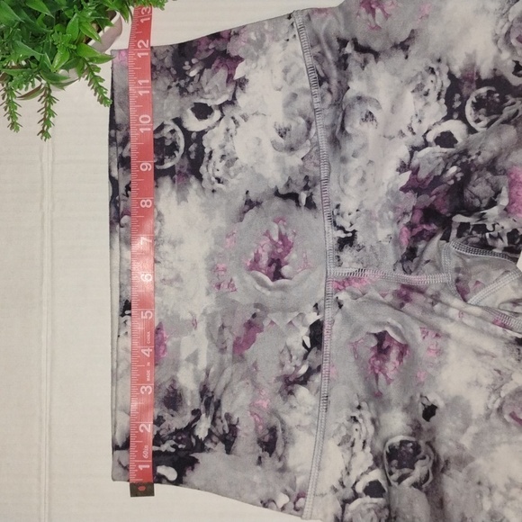 lululemon athletica 2 Piece Set. Womens size4.Moody Mirage,White,DeepNavy color - Picture 9 of 12